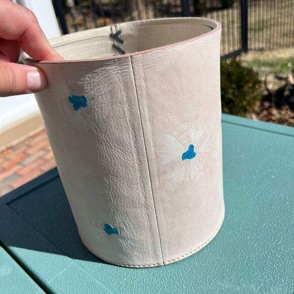 Anthropologie Japanese Shibori Leather Vase NWT - Picture 3 of 8